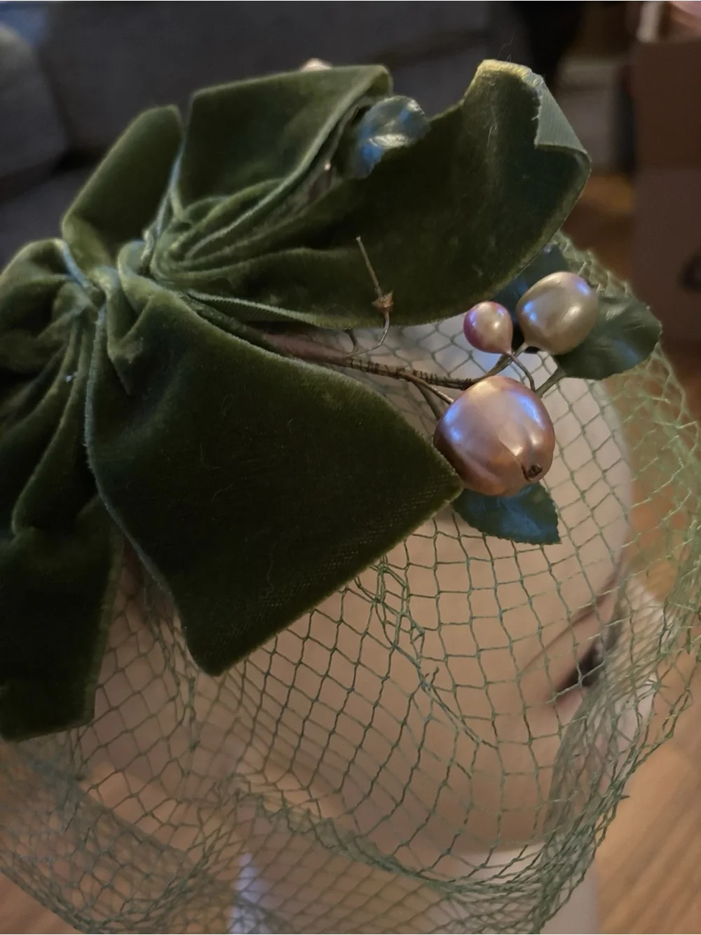 Vintage Rare Green Velvet & Birdcage Veil Fascinator Hat w/ Pearl Cluster Accent